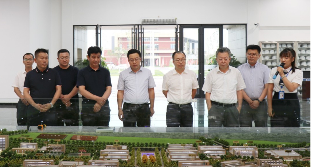 山西省住房和城鄉(xiāng)建設(shè)廳黨組成員、副廳長 在山西建投承建的職教港項(xiàng)目調(diào)研指導(dǎo)