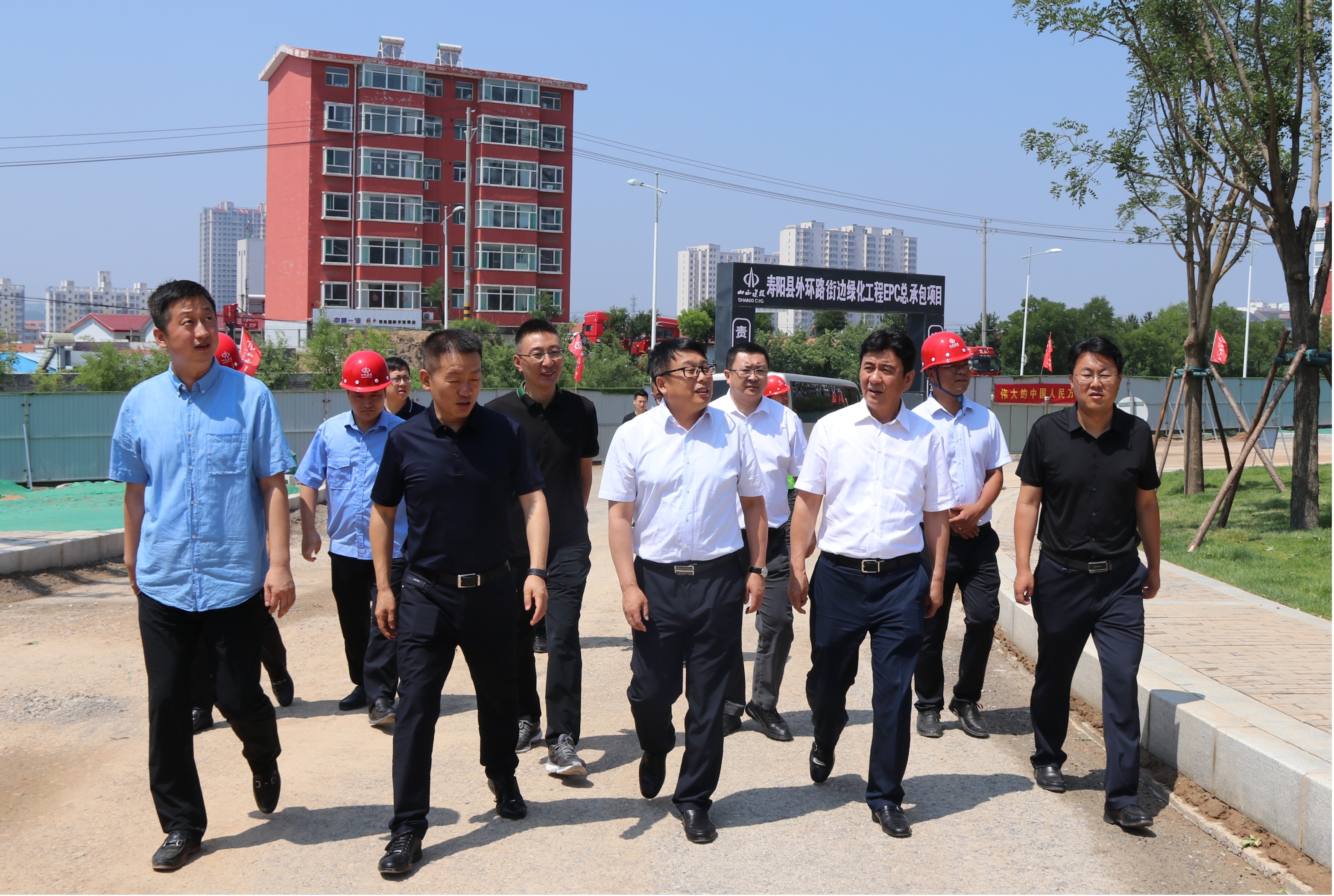 晉中市縣領(lǐng)導(dǎo)在山西建投總承包部承建的多個項目調(diào)研