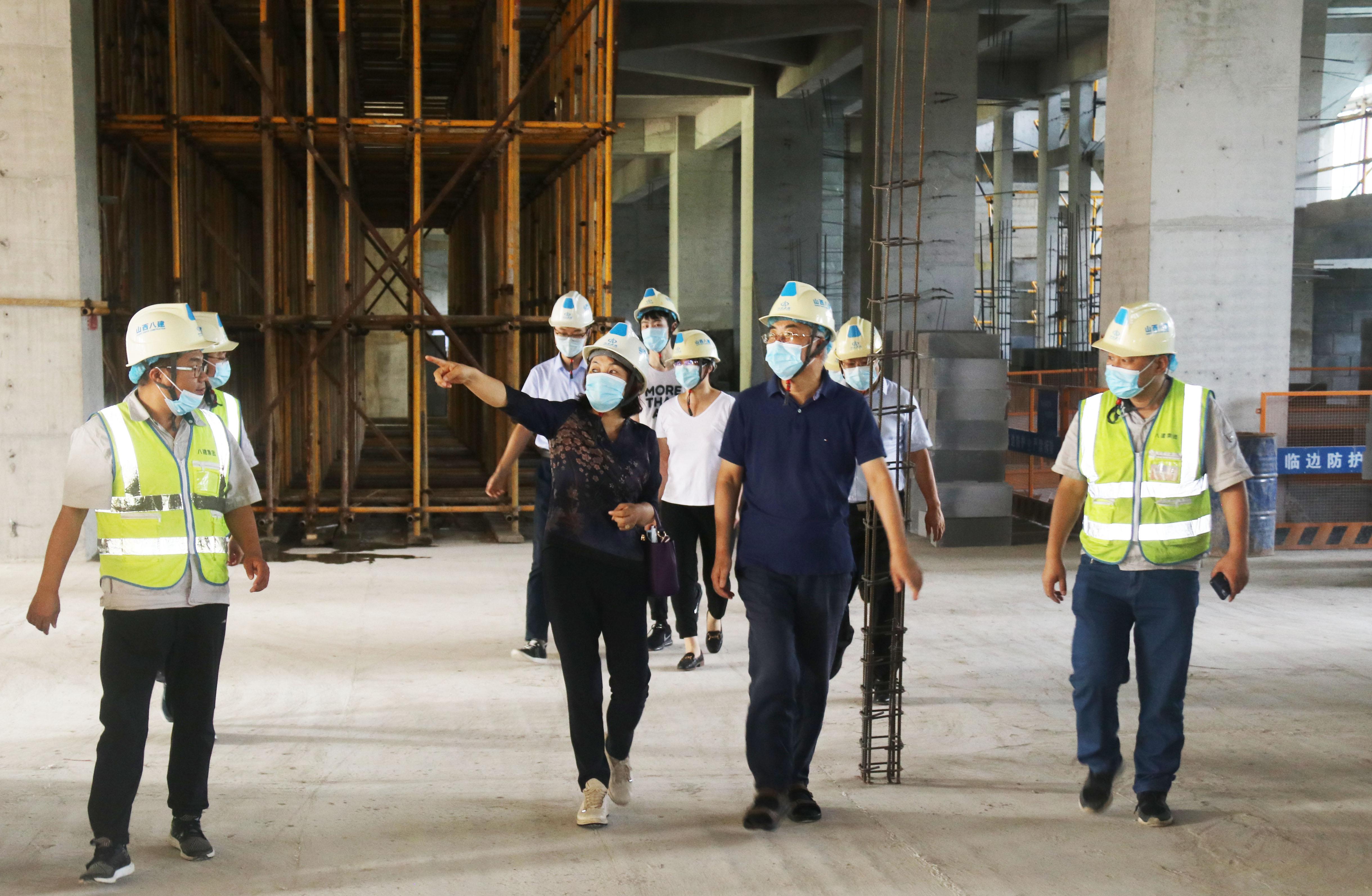 清華大學(xué)專家應(yīng)邀到山西建投商務(wù)中心項(xiàng)目進(jìn)行科研課題交流指導(dǎo)