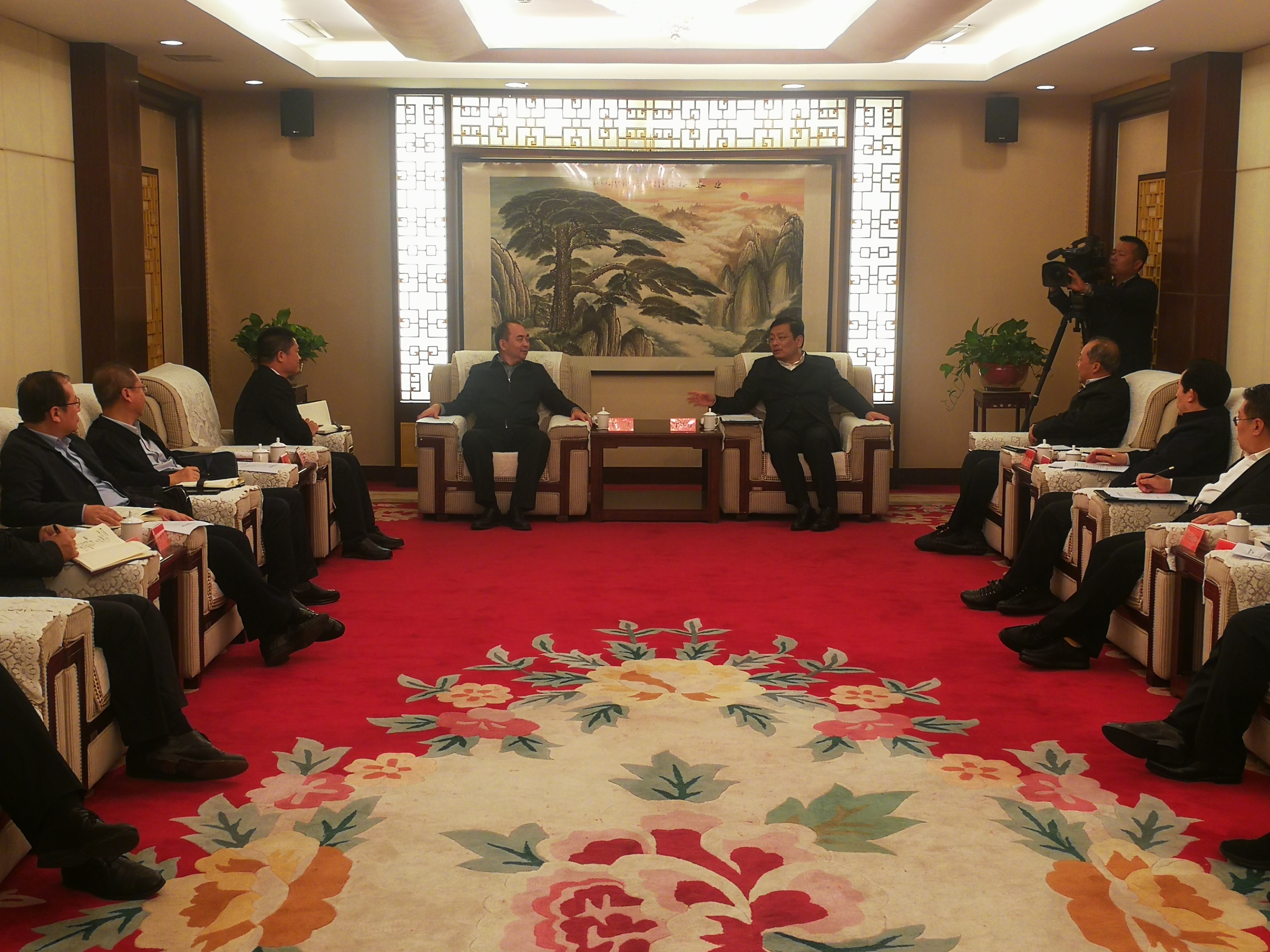 孫波與運(yùn)城市委書記丁小強(qiáng)舉行會談