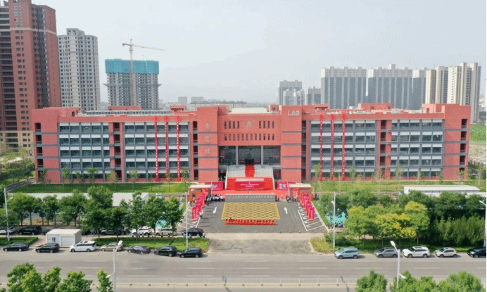 山西建投三建集團(tuán)山西農(nóng)業(yè)大學(xué)新建綜合實(shí)驗(yàn)樓項(xiàng)目交付啟用