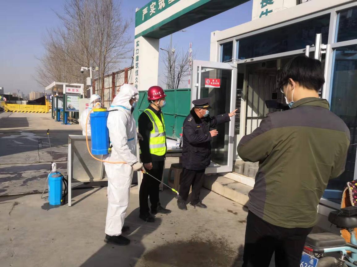 迎澤區(qū)執(zhí)法隊(duì)到山西建投四建集團(tuán)雅居樂(lè)江山賦項(xiàng)目檢查揚(yáng)塵治理及疫情防控工作