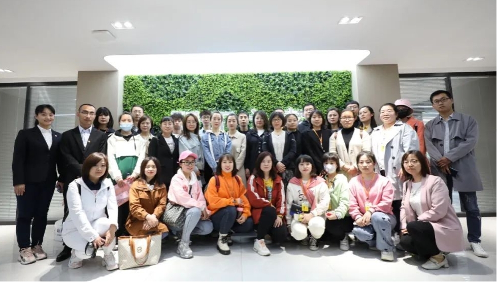 山西各地市團(tuán)青干部、“青年之家”負(fù)責(zé)人在山西建投建工集團(tuán)觀摩交流