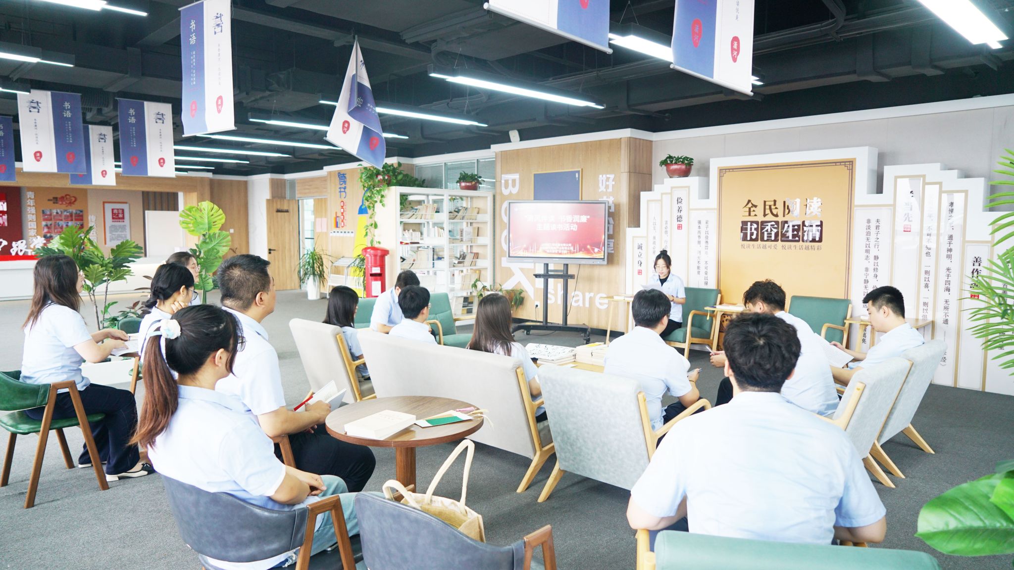 山西建投瀟河產(chǎn)業(yè)公司、工程機(jī)械公司聯(lián)合開展“清風(fēng)伴讀 書香潤廉”線下主題讀書活動(dòng)