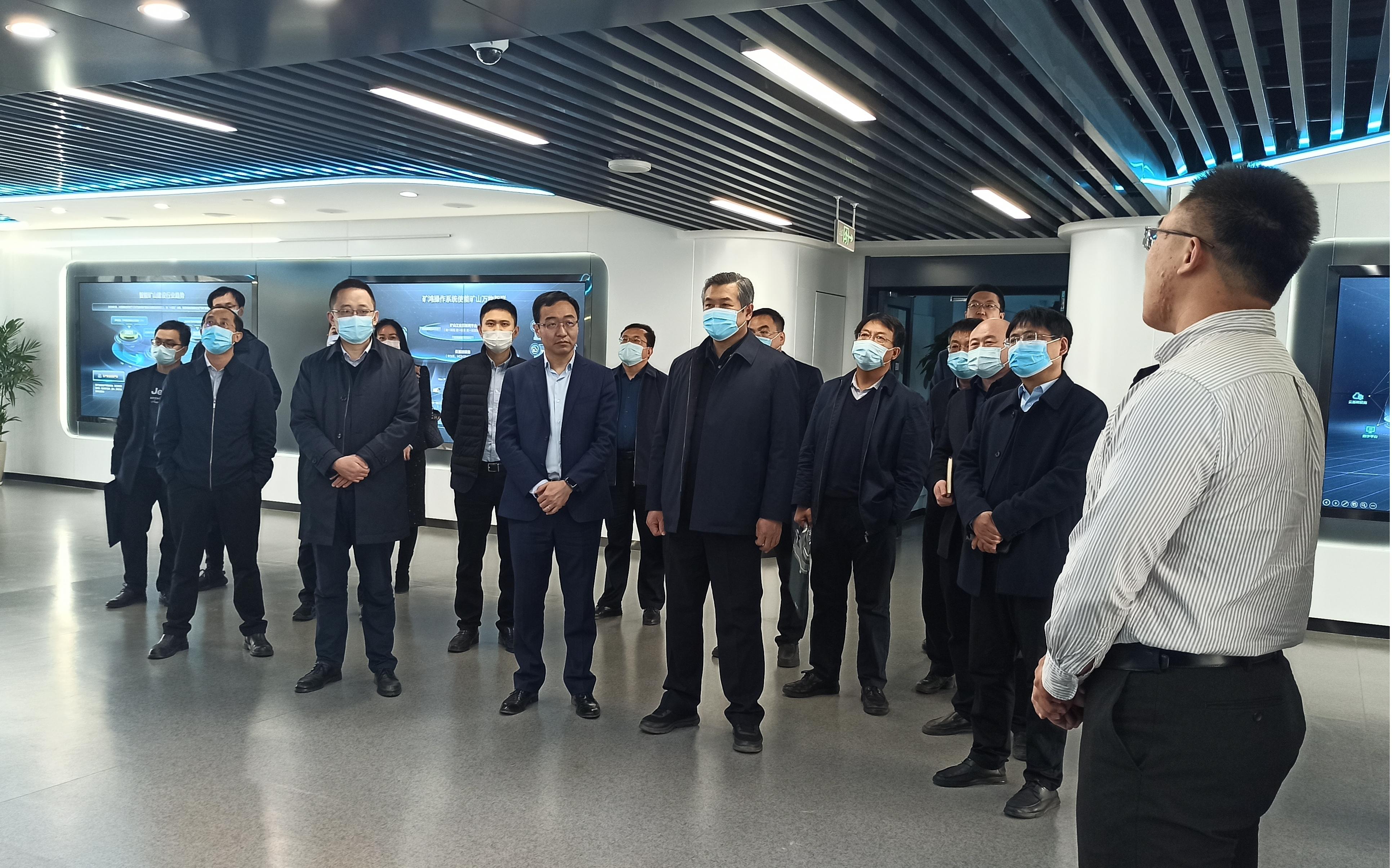 探秘華為智能實(shí)驗(yàn)室共謀數(shù)智化轉(zhuǎn)型發(fā)展——山西建投應(yīng)邀參觀華為智能礦山創(chuàng)新實(shí)驗(yàn)室