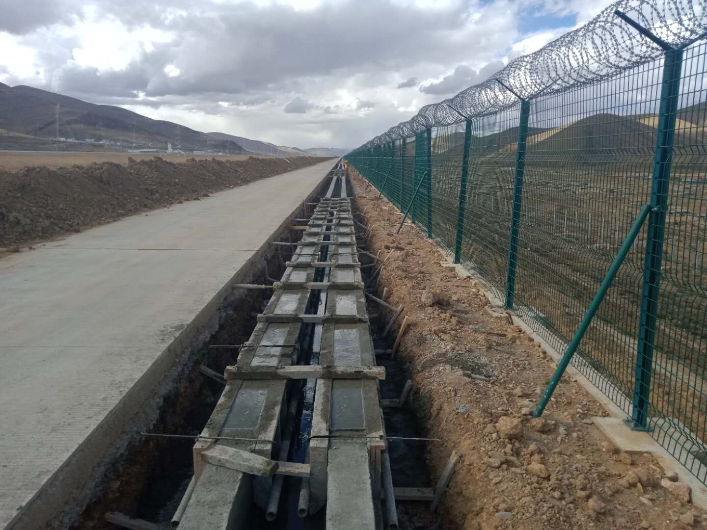 山西建投機械化集團承建的邦達機場飛行區(qū)改造工程通過竣工驗收