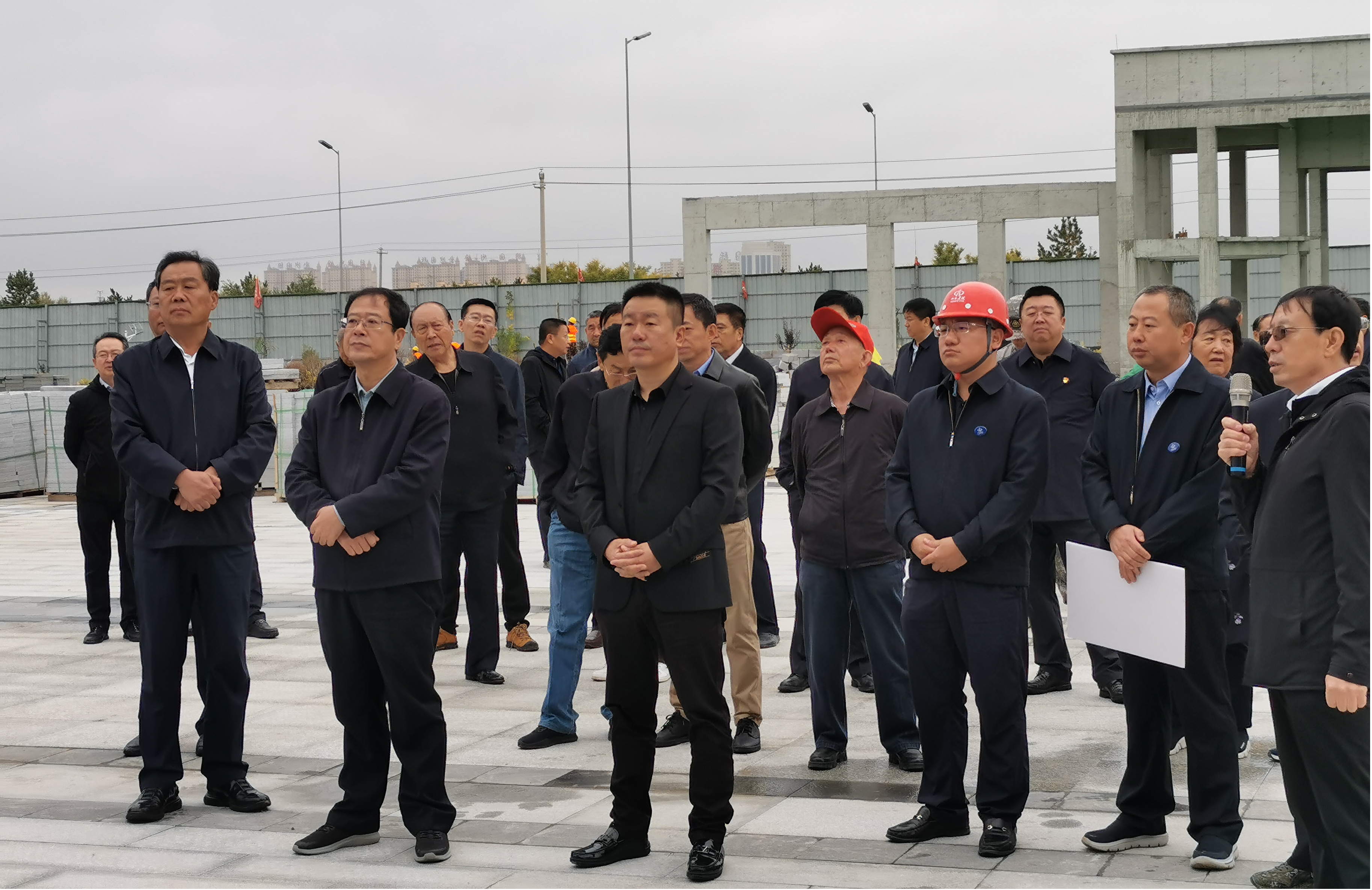 朔州市委書記在山西建投總承包部承建的朔州市一中新校區(qū)建設項目調研