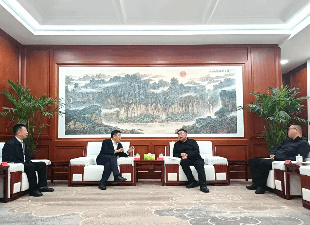 山西建投安裝集團(tuán)黨委書記、董事長王利民與太原市萬柏林區(qū)委書記孫泉座談交流