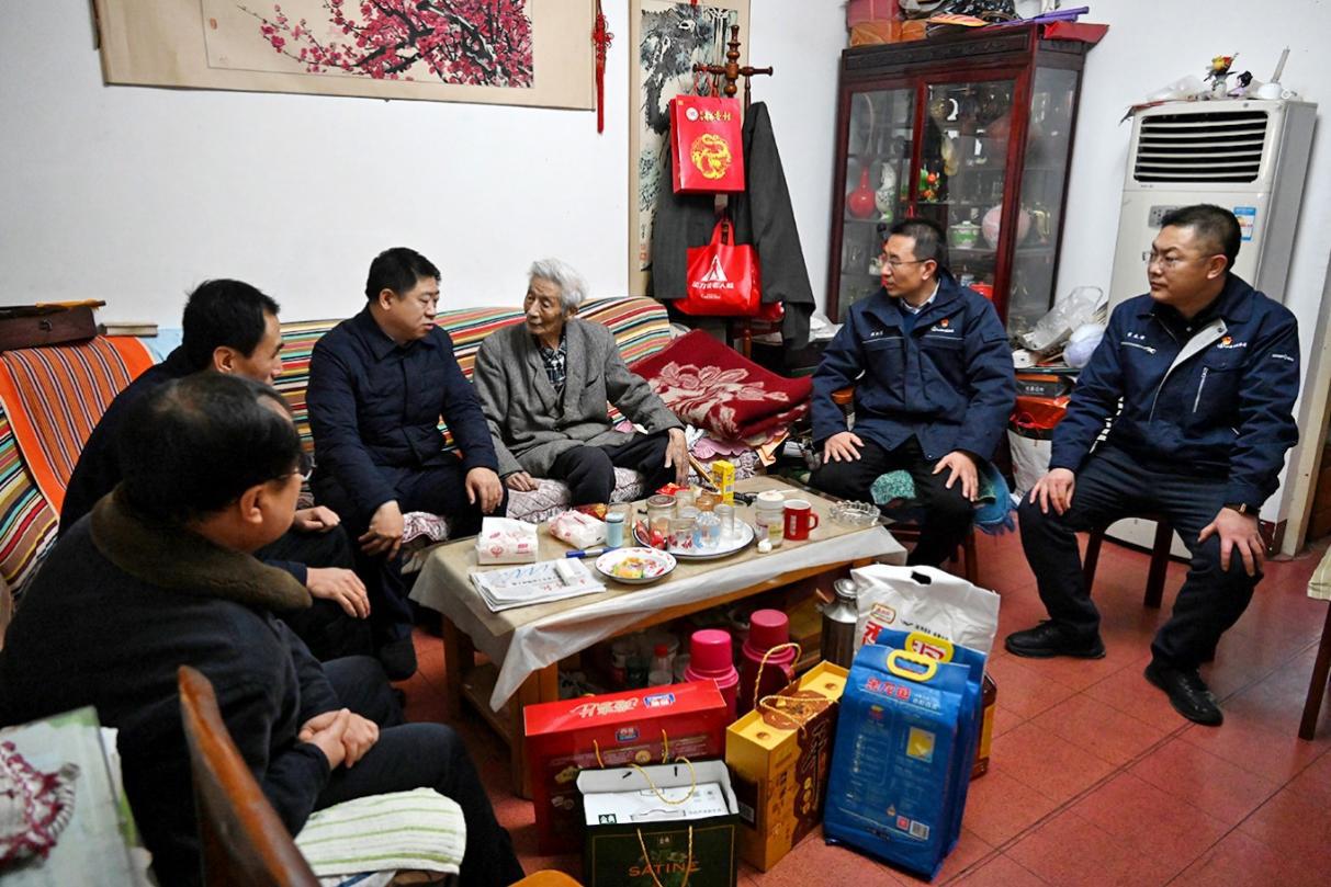情系老干部慰問暖人心