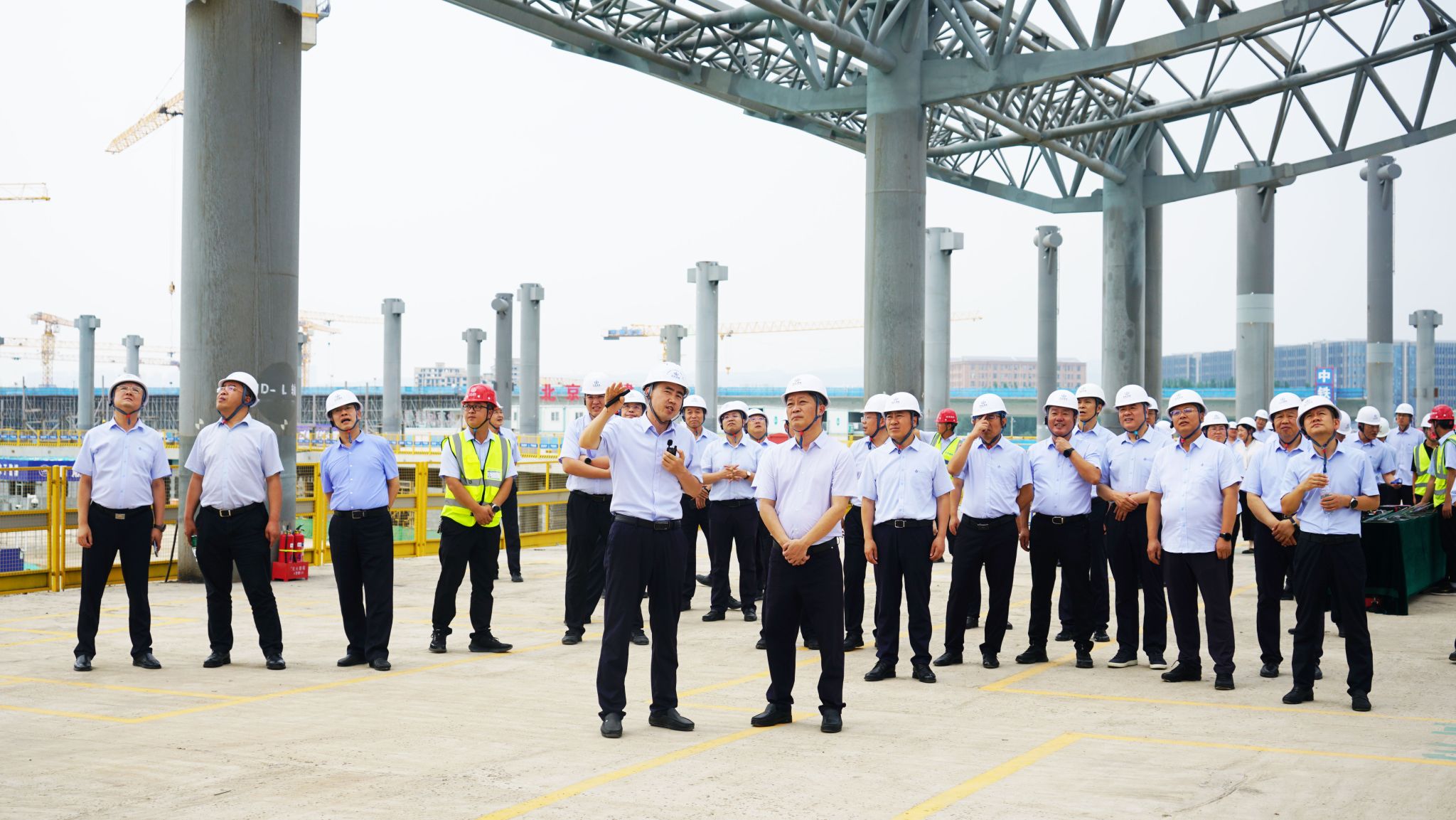 山西建投集團(tuán)檢查指導(dǎo)瀟河產(chǎn)業(yè)公司承建的太原武宿國(guó)際機(jī)場(chǎng)三期改擴(kuò)建工程T3航站樓東指廊鋼結(jié)構(gòu)項(xiàng)目