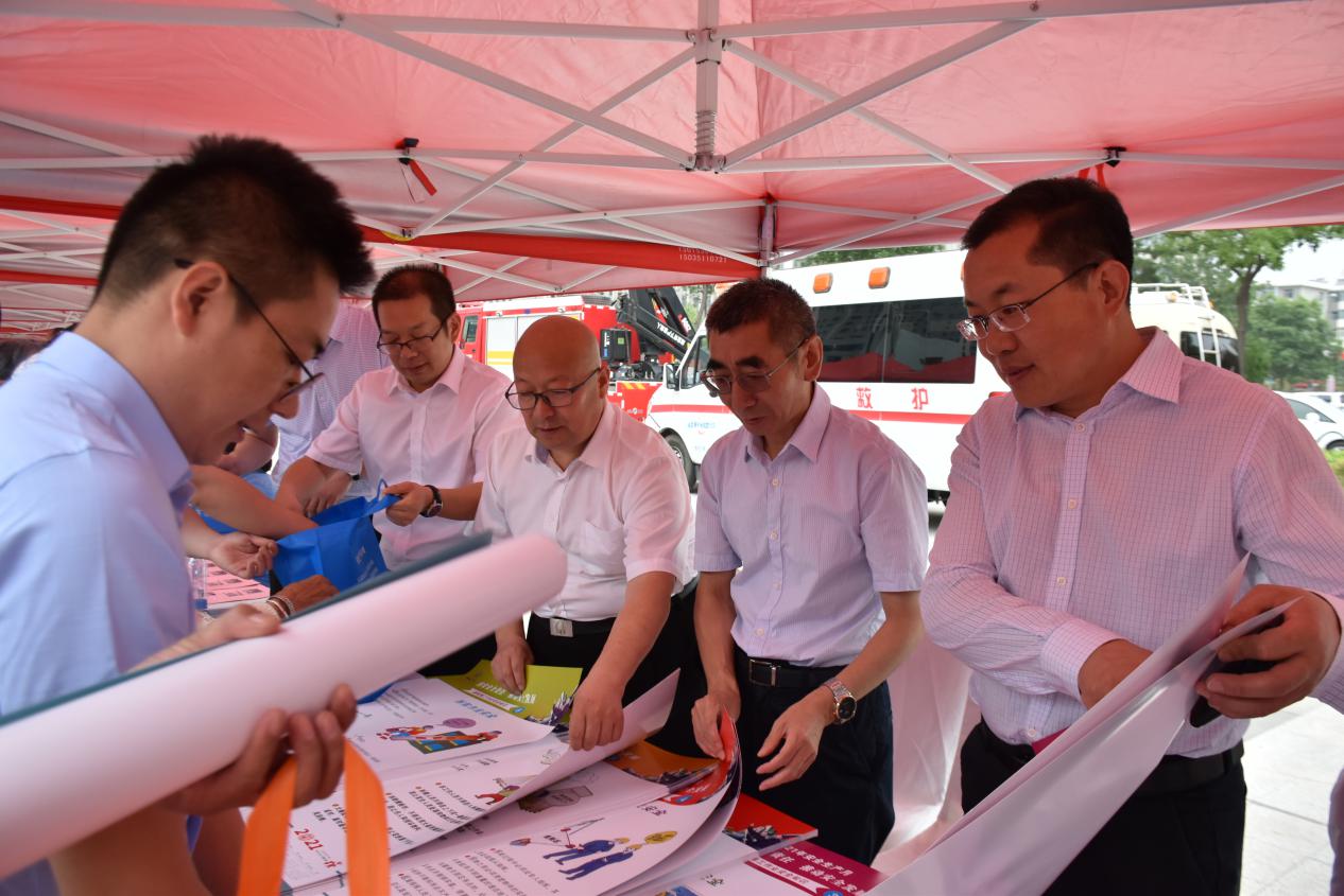 落實(shí)安全責(zé)任推動(dòng)安全發(fā)展 ——山西建投深入開(kāi)展“安全宣傳咨詢?nèi)铡被顒?dòng)