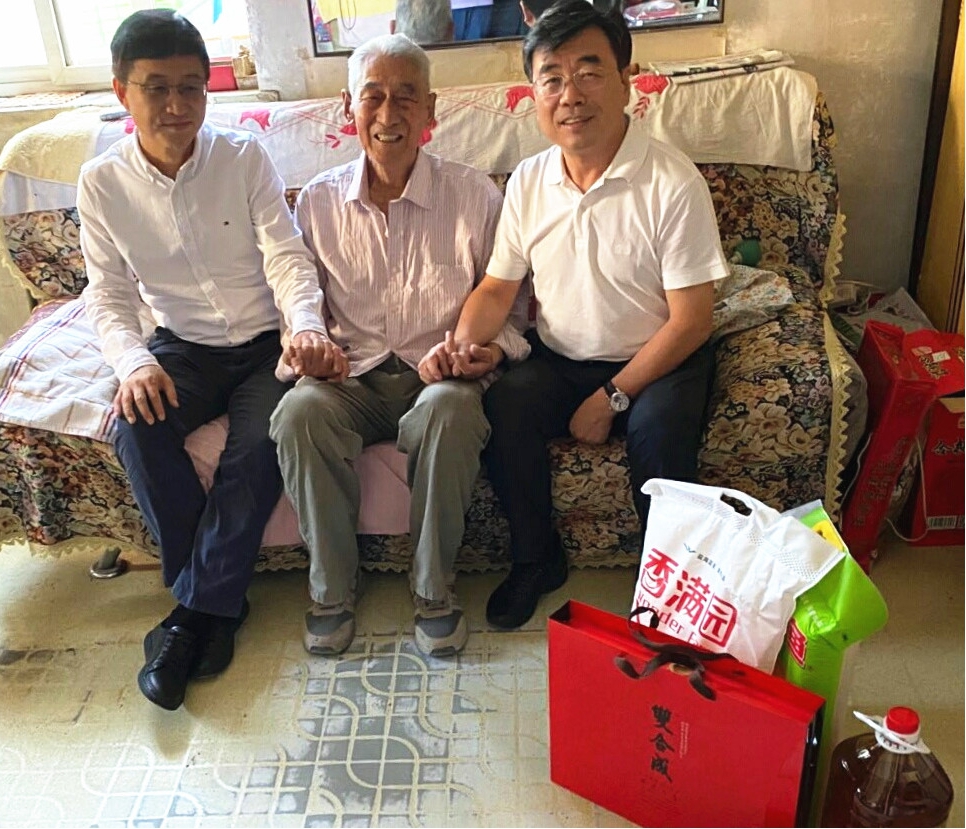 國慶中秋迎佳節(jié) 情誼濃濃暖人心 ——山西建投機械化集團開展兩節(jié)前慰問活動