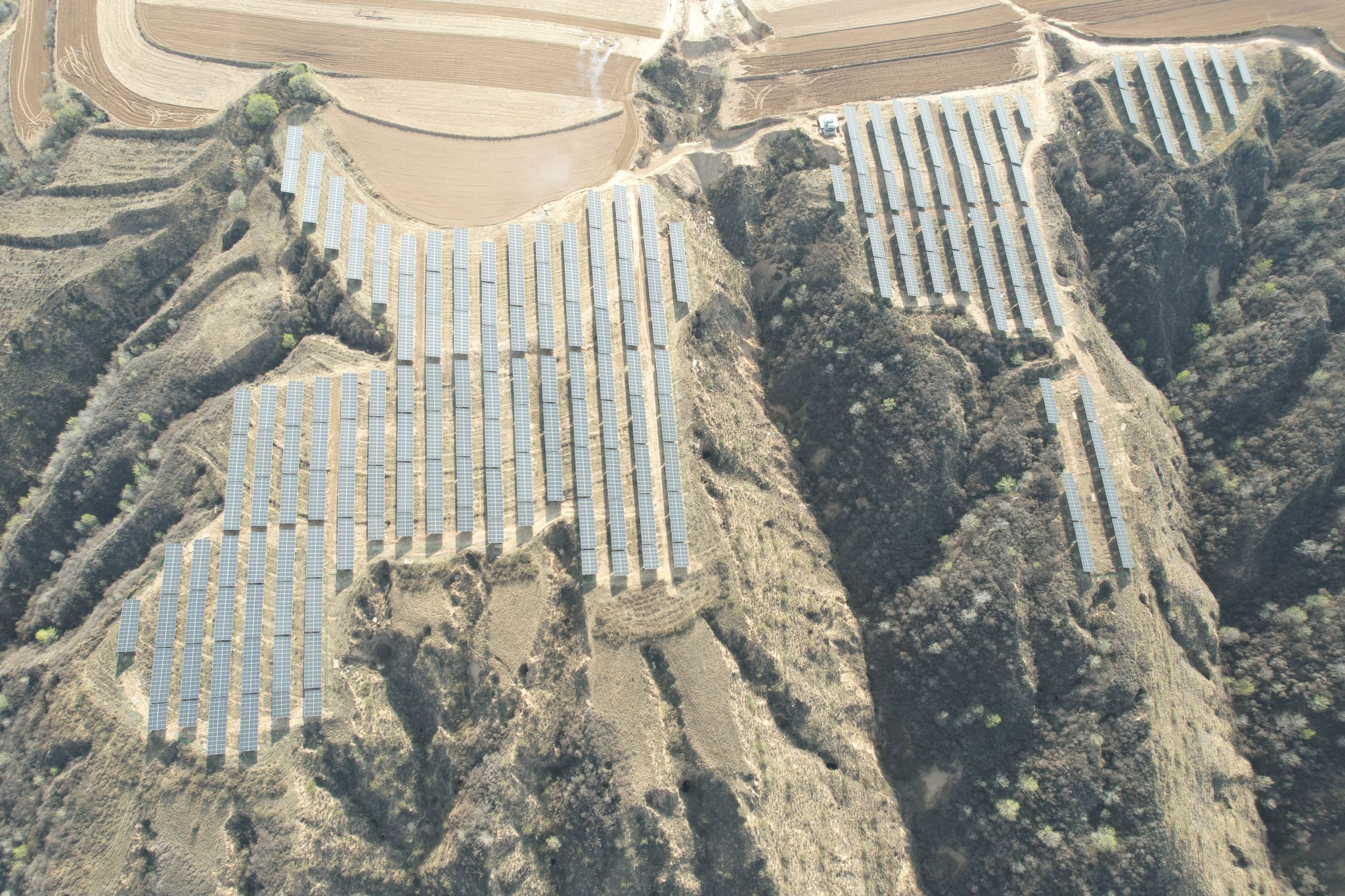 山西建投四建集團承建的華電中來五寨縣100MW光伏發(fā)電項目全容量并網(wǎng)發(fā)電