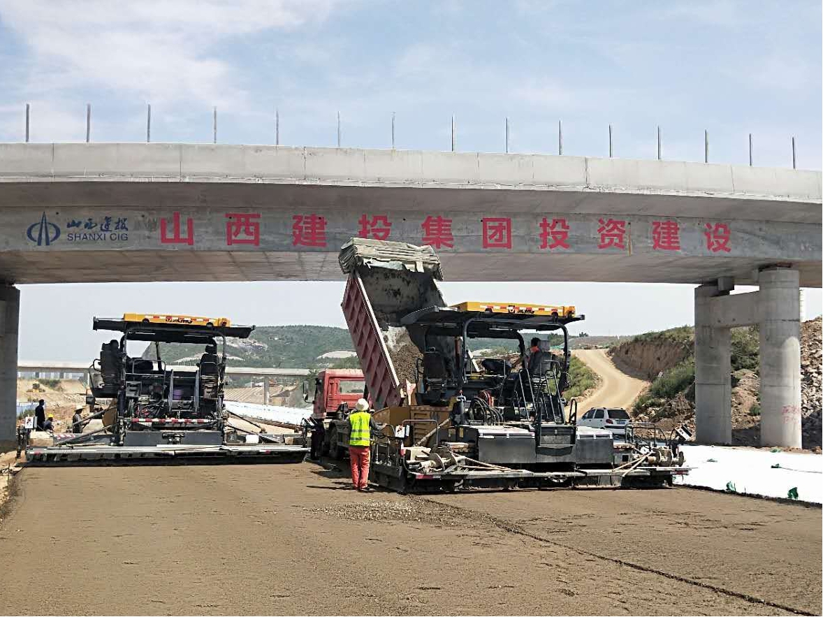 山西建投承建的國道G342晉城市過境段改線工程 路基交驗(yàn)基本完成  路面鋪設(shè)全面展開