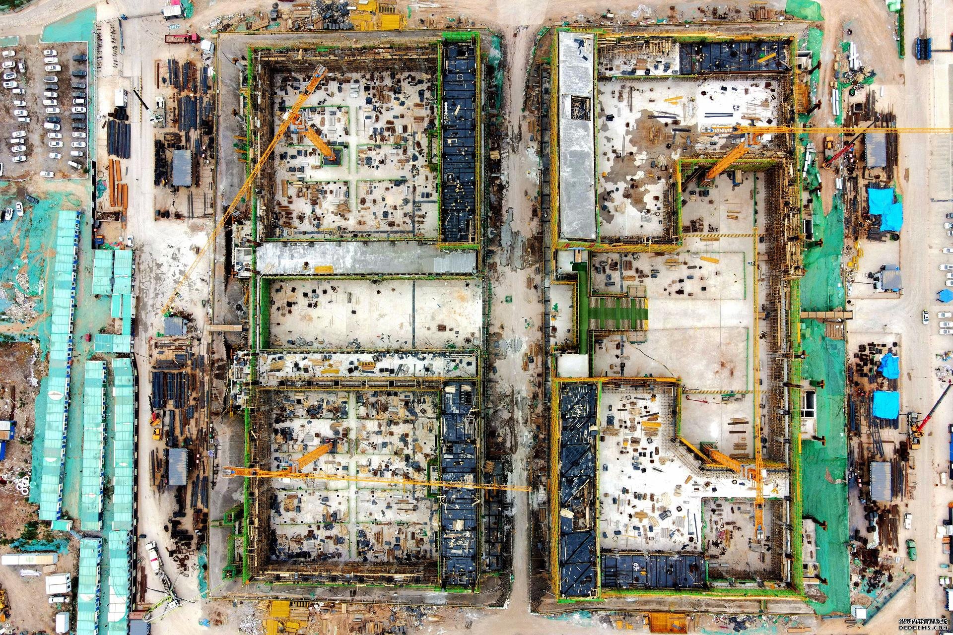 山西建投六建集團承建的山西瀟河國際會展中心中間組團項目北樓封頂