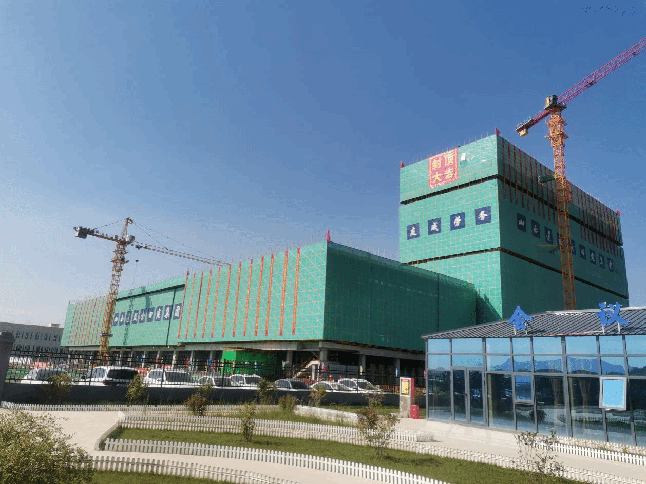 山西建投四建集團(tuán)承建的五臺(tái)縣第一人民醫(yī)院建設(shè)項(xiàng)目主體結(jié)構(gòu)封頂