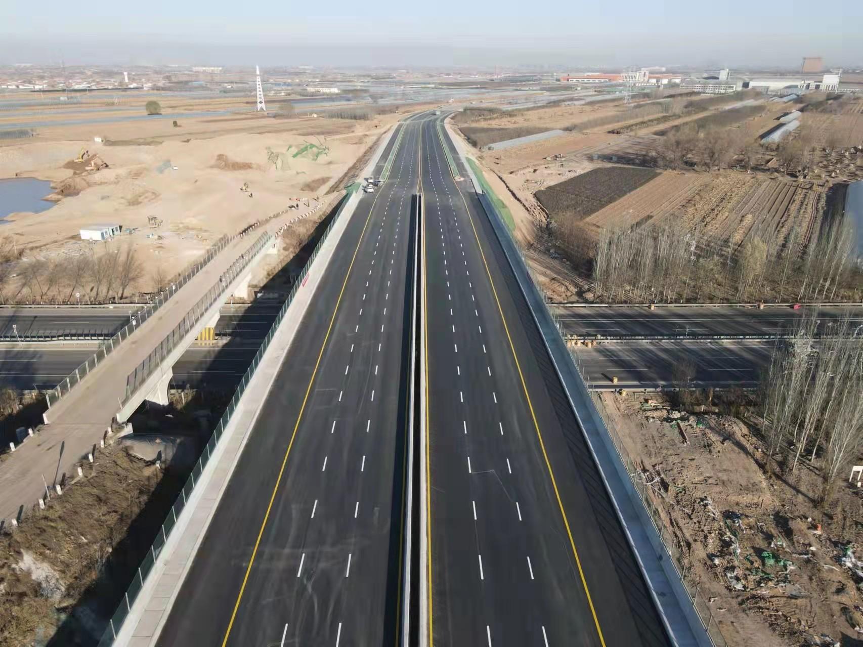 山西建投機(jī)械化集團(tuán)承建的科谷大道上跨太原南二環(huán)高速大橋項目舉行通車儀式