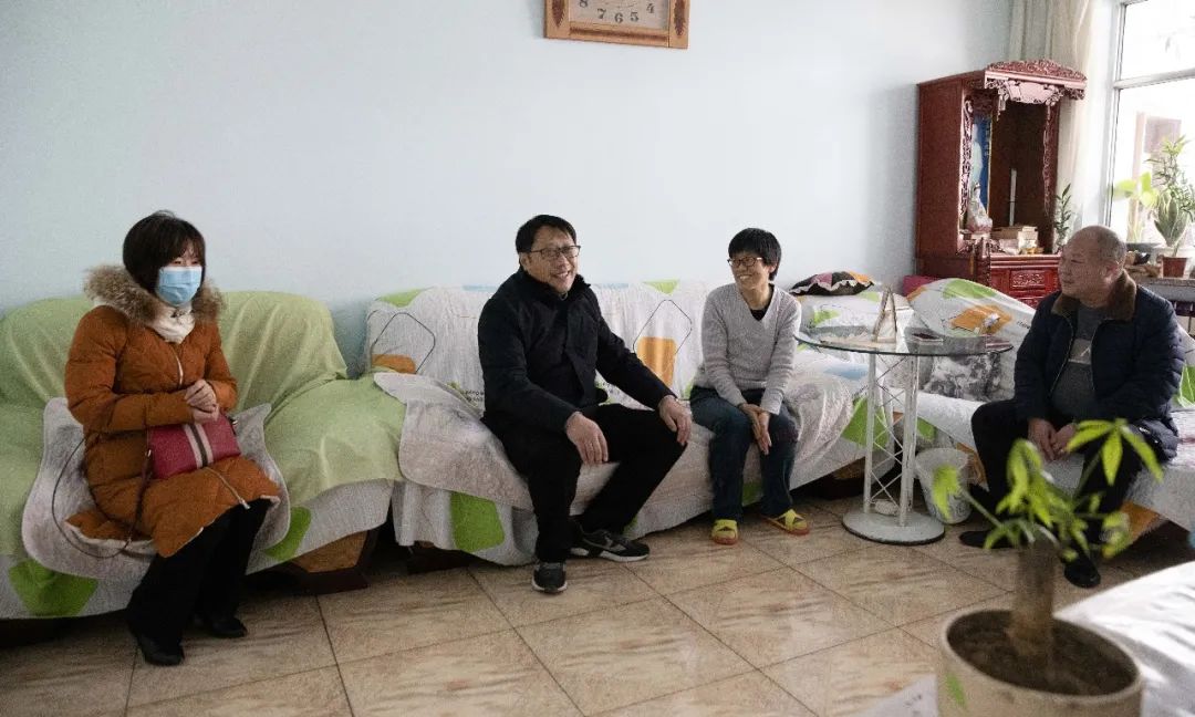 山西建投三建集團(tuán)慰問(wèn)老黨員、困難黨員