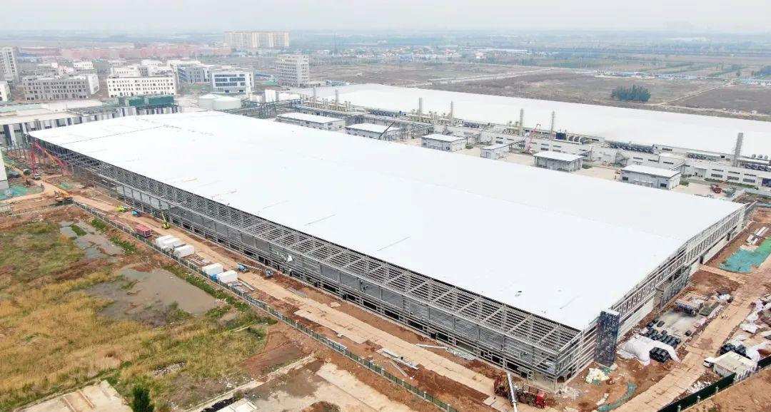山西建投瀟河產(chǎn)業(yè)公司瀟河新能源新材料產(chǎn)業(yè)基地8GW電池車間項(xiàng)目主體結(jié)構(gòu)封頂