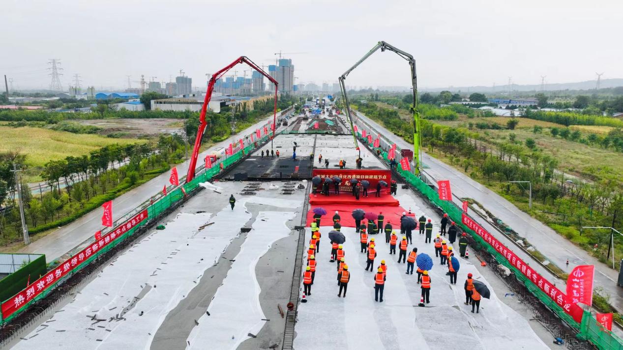 山西建投機械化集團承建的晉中龍城大街快速化改造項目新建路高架橋成功合龍