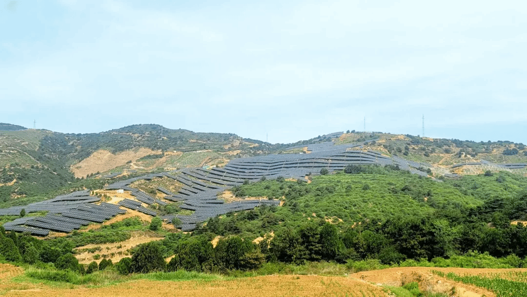 山西建投安裝集團(tuán)承建的廣東粵電澤州170MW光伏發(fā)電項目EPC總承包工程首次并網(wǎng)發(fā)電