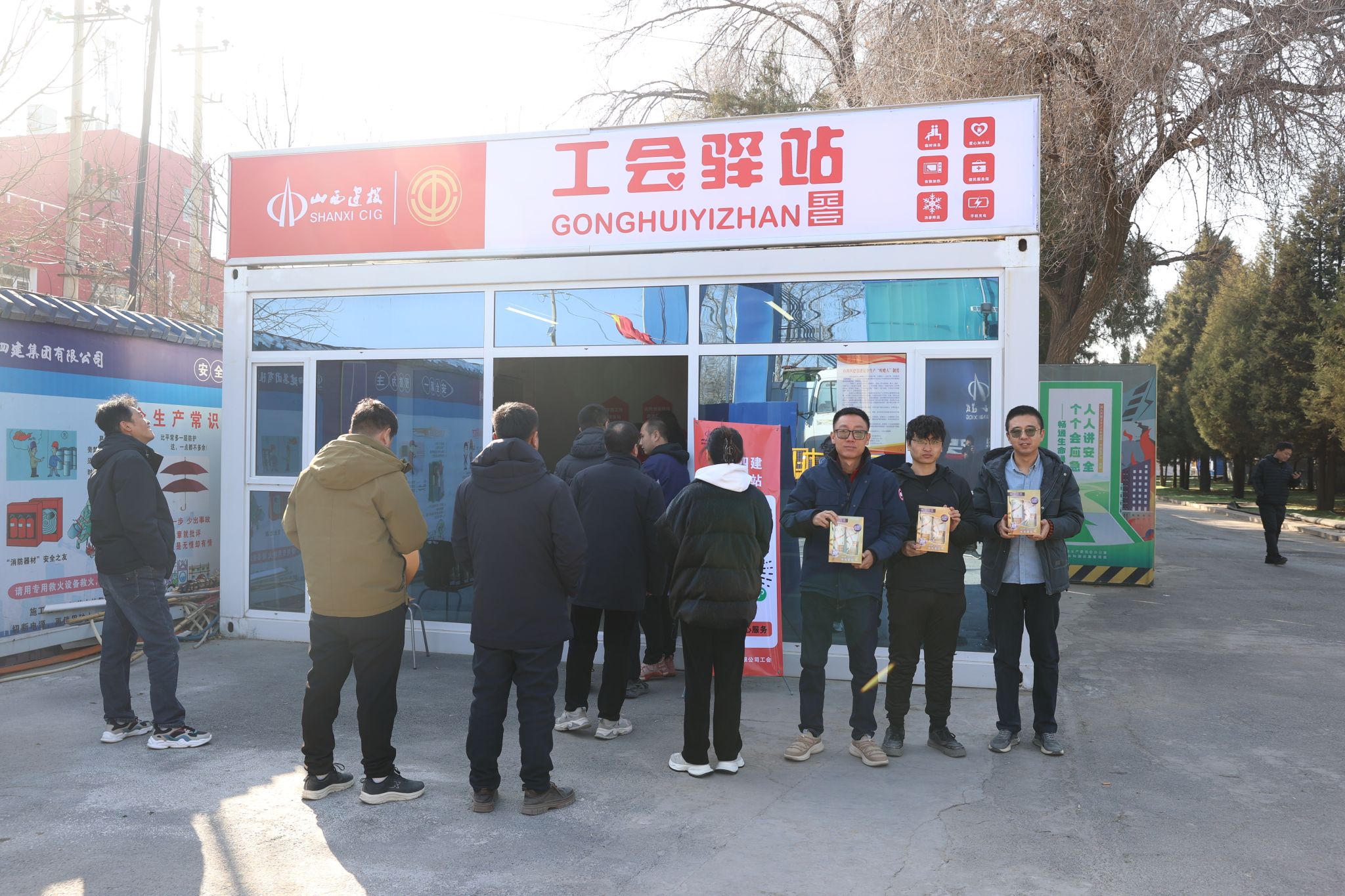 山西建投四建集團(tuán)開展義務(wù)理發(fā)送溫暖活動