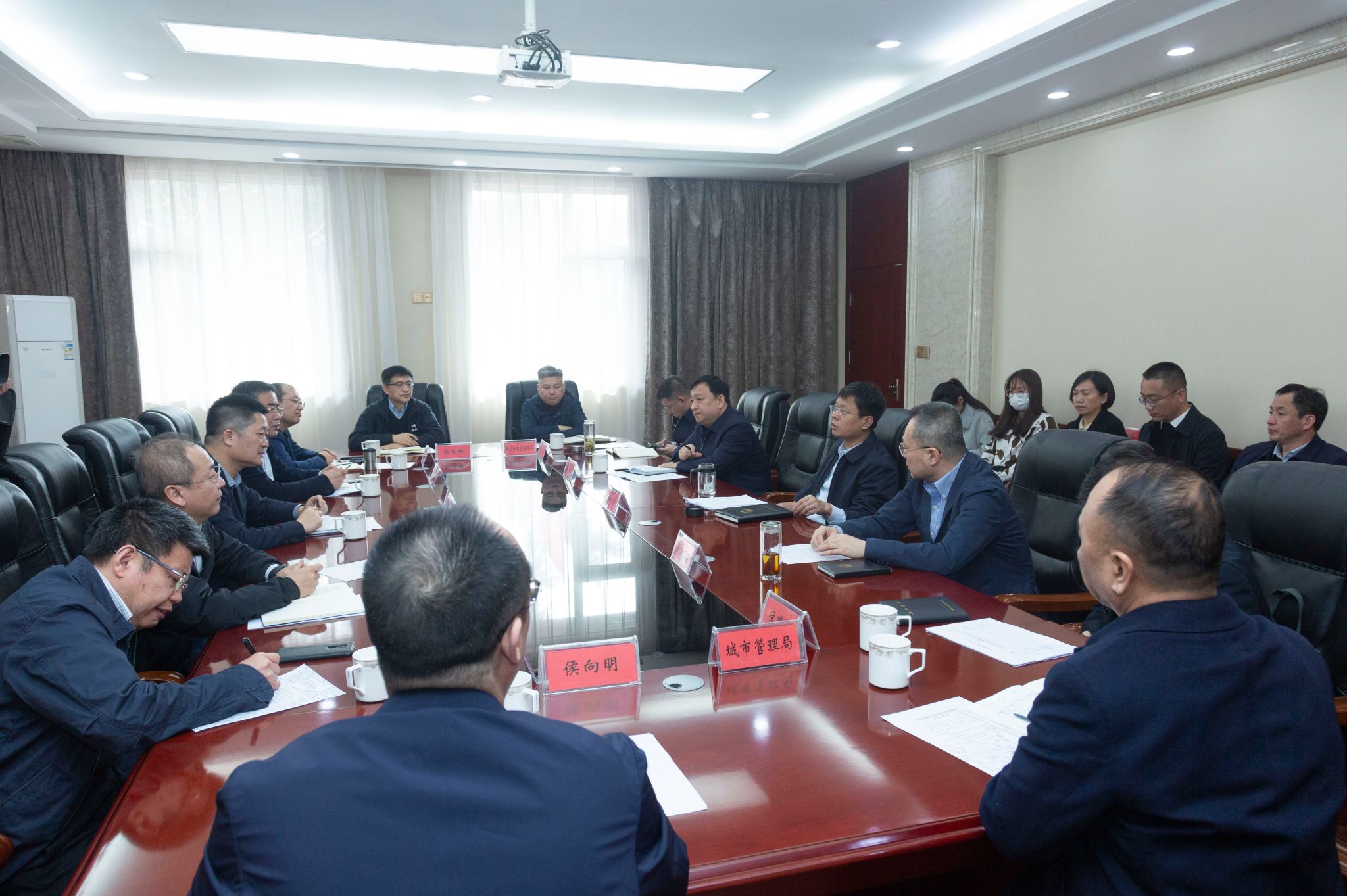 山西建投集團與臨汾市政府舉行工作會談