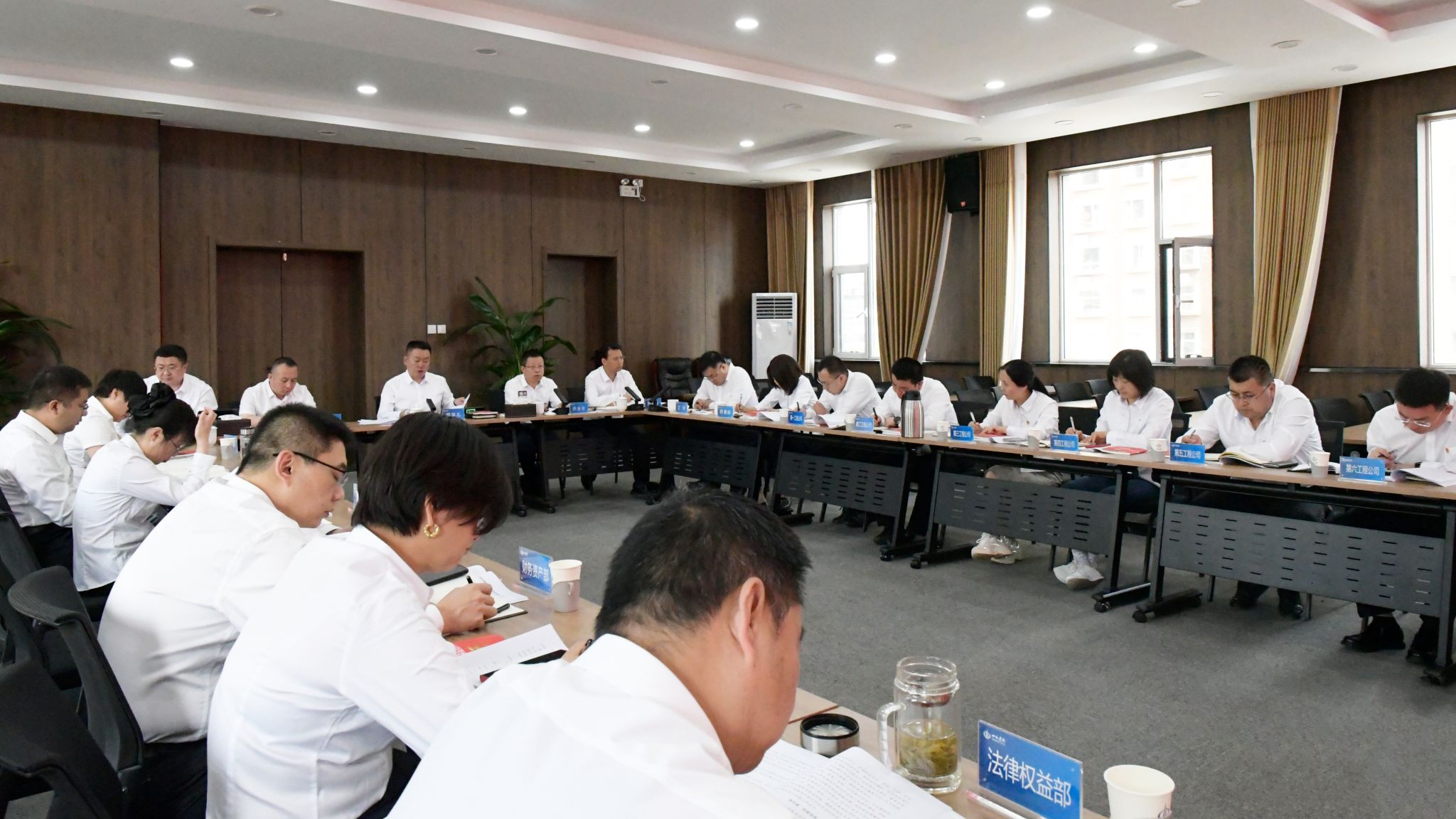 山西建投總承包公司召開(kāi)2024年度第四次黨委理論學(xué)習(xí)中心組（擴(kuò)大）學(xué)習(xí)會(huì)